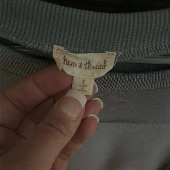 Hem and Thread top!💙 - Picture 3 of 4